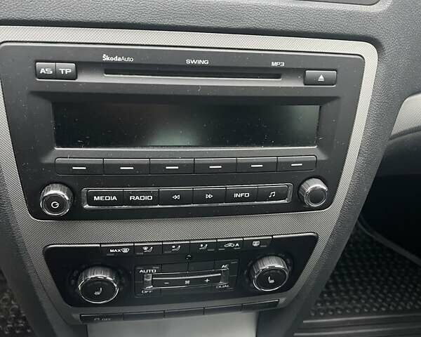 Сірий Шкода Октавія, об'ємом двигуна 2 л та пробігом 184 тис. км за 11300 $, фото 36 на Automoto.ua