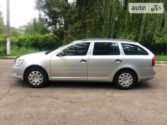 Шкода Октавія 2011 у Чернівцях на Automoto.ua Сірий Шкода Октавія, об'ємом двигуна 1.6 л та пробігом 301 тис. км за 4900 $, фото 5 на Automoto.ua