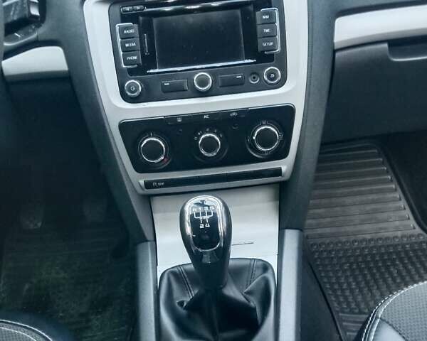 Сірий Шкода Октавія, об'ємом двигуна 1.6 л та пробігом 242 тис. км за 7750 $, фото 22 на Automoto.ua