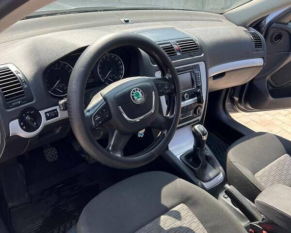 Сірий Шкода Октавія, об'ємом двигуна 1.6 л та пробігом 305 тис. км за 8200 $, фото 26 на Automoto.ua