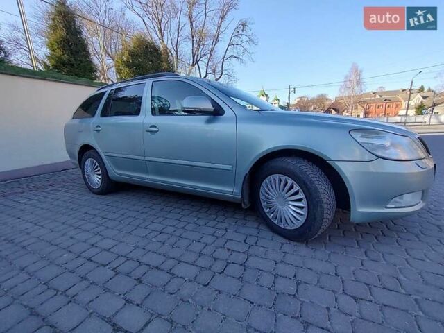 Серый Шкода Октавия, объемом двигателя 1.6 л и пробегом 269 тыс. км за 8693 $, фото 2 на Automoto.ua