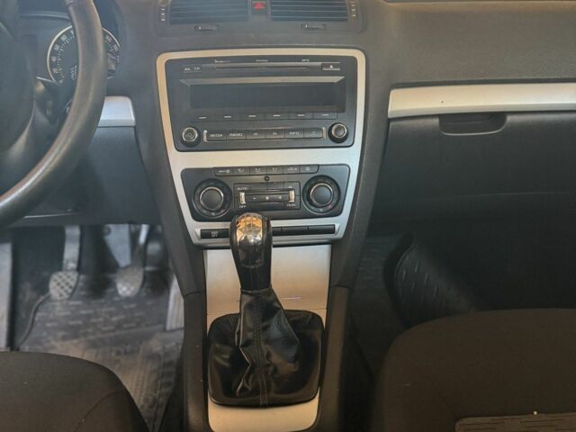 Серый Шкода Октавия, объемом двигателя 1.6 л и пробегом 330 тыс. км за 6800 $, фото 2 на Automoto.ua