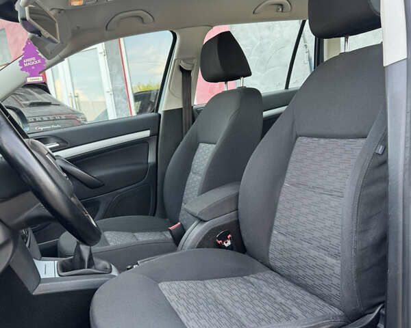 Серый Шкода Октавия, объемом двигателя 1.6 л и пробегом 228 тыс. км за 8250 $, фото 10 на Automoto.ua