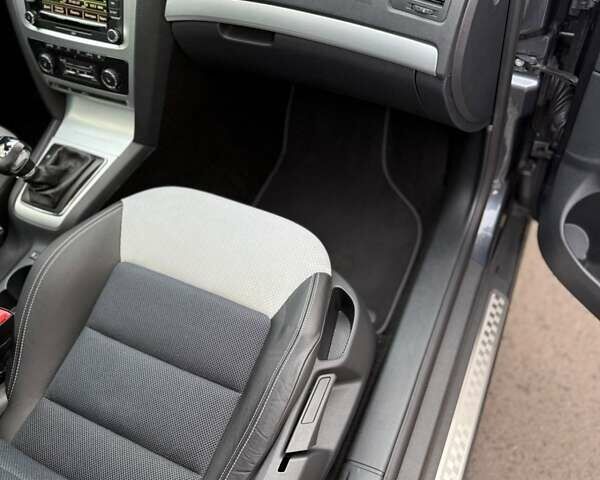 Серый Шкода Октавия, объемом двигателя 0 л и пробегом 177 тыс. км за 11850 $, фото 54 на Automoto.ua