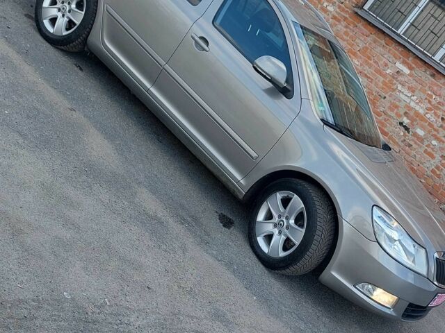 Серый Шкода Октавия, объемом двигателя 1.8 л и пробегом 240 тыс. км за 8550 $, фото 2 на Automoto.ua