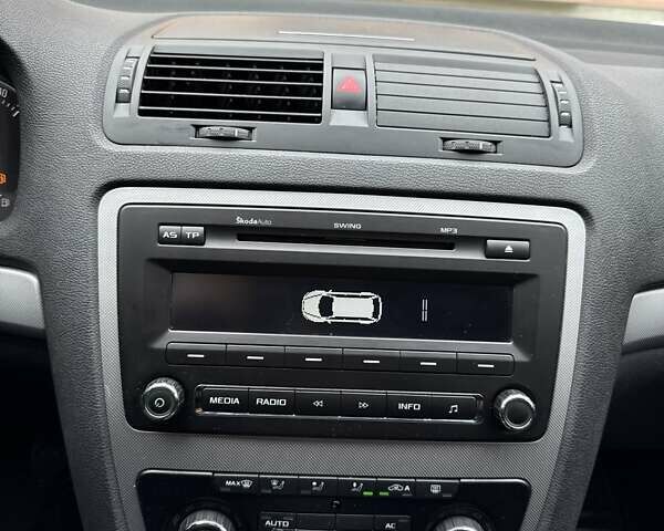 Серый Шкода Октавия, объемом двигателя 1.97 л и пробегом 277 тыс. км за 8900 $, фото 1 на Automoto.ua