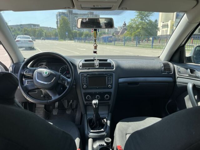 Сірий Шкода Октавія, об'ємом двигуна 1.6 л та пробігом 300 тис. км за 5505 $, фото 6 на Automoto.ua