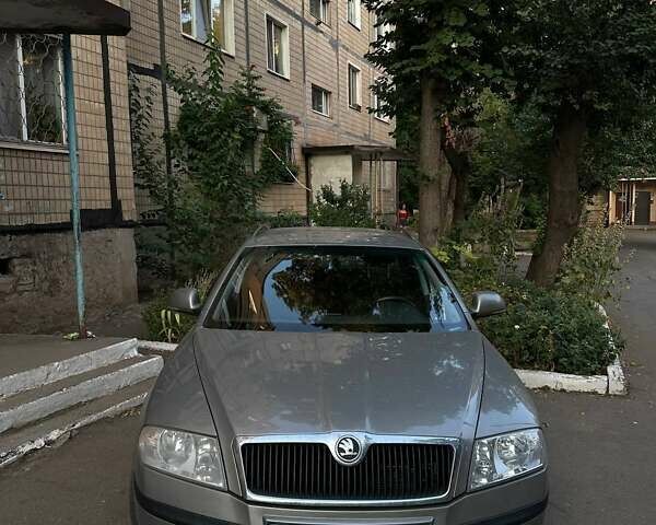 Сірий Шкода Октавія, об'ємом двигуна 1.6 л та пробігом 220 тис. км за 7500 $, фото 2 на Automoto.ua