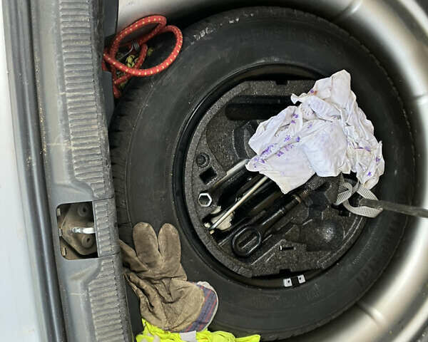 Серый Шкода Октавия, объемом двигателя 1.6 л и пробегом 288 тыс. км за 8500 $, фото 15 на Automoto.ua