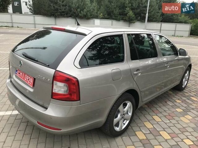 Шкода Октавія 2011 у Луцьку на Automoto.ua Сірий Шкода Октавія, об'ємом двигуна 0 л та пробігом 187 тис. км за 7850 $, фото 7 на Automoto.ua
