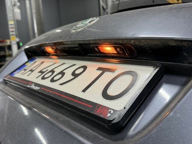 Серый Шкода Октавия, объемом двигателя 1.6 л и пробегом 307 тыс. км за 6300 $, фото 9 на Automoto.ua