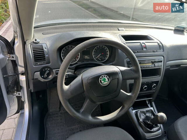 Серый Шкода Октавия, объемом двигателя 1.6 л и пробегом 374 тыс. км за 6600 $, фото 12 на Automoto.ua