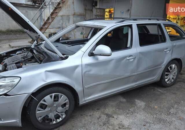 Серый Шкода Октавия, объемом двигателя 1.6 л и пробегом 261 тыс. км за 4000 $, фото 7 на Automoto.ua