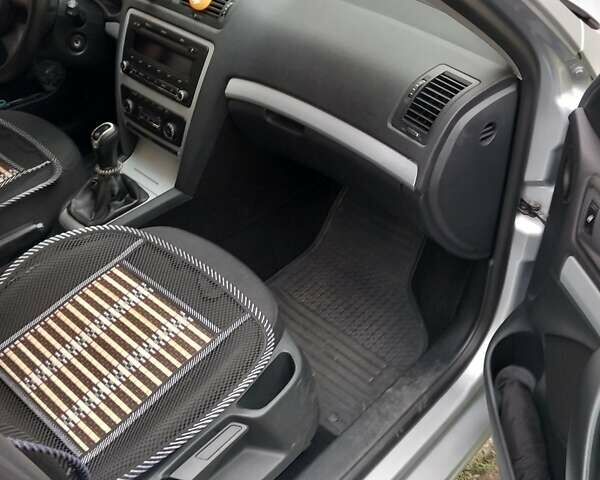 Серый Шкода Октавия, объемом двигателя 1.6 л и пробегом 218 тыс. км за 8300 $, фото 13 на Automoto.ua