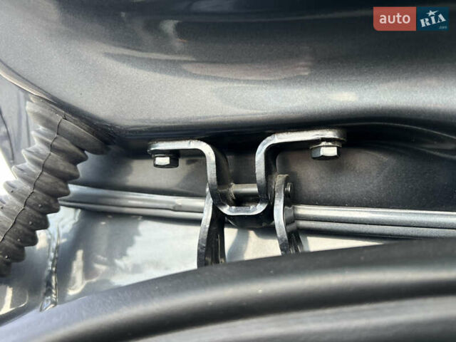 Серый Шкода Октавия, объемом двигателя 2 л и пробегом 211 тыс. км за 13200 $, фото 130 на Automoto.ua
