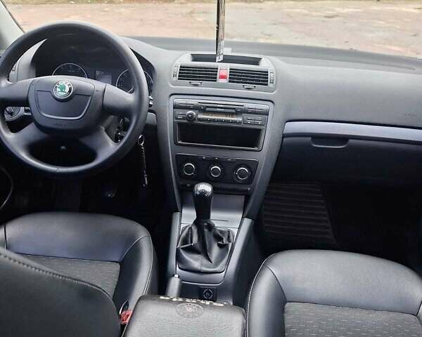 Серый Шкода Октавия, объемом двигателя 1.6 л и пробегом 260 тыс. км за 7100 $, фото 4 на Automoto.ua