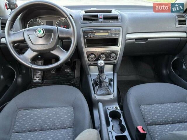 Серый Шкода Октавия, объемом двигателя 1.6 л и пробегом 238 тыс. км за 7900 $, фото 10 на Automoto.ua