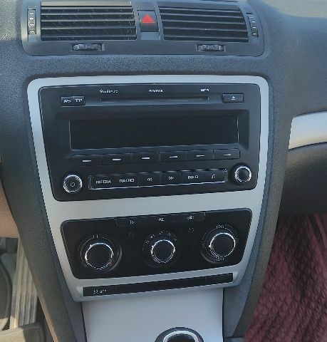 Сірий Шкода Октавія, об'ємом двигуна 1.6 л та пробігом 315 тис. км за 6800 $, фото 11 на Automoto.ua