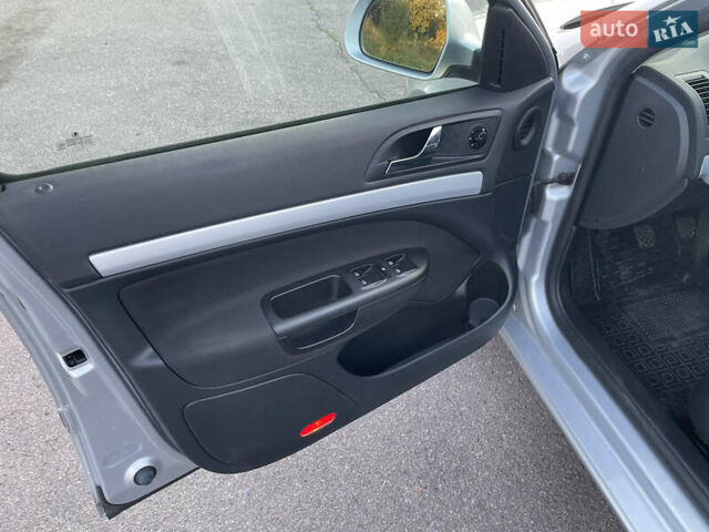 Сірий Шкода Октавія, об'ємом двигуна 1.6 л та пробігом 236 тис. км за 8800 $, фото 8 на Automoto.ua