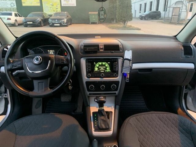 Шкода Октавия 2011 в Хмельницком на Automoto.ua Серый Шкода Октавия, объемом двигателя 1.6 л и пробегом 286 тыс. км за 8200 $, фото 6 на Automoto.ua