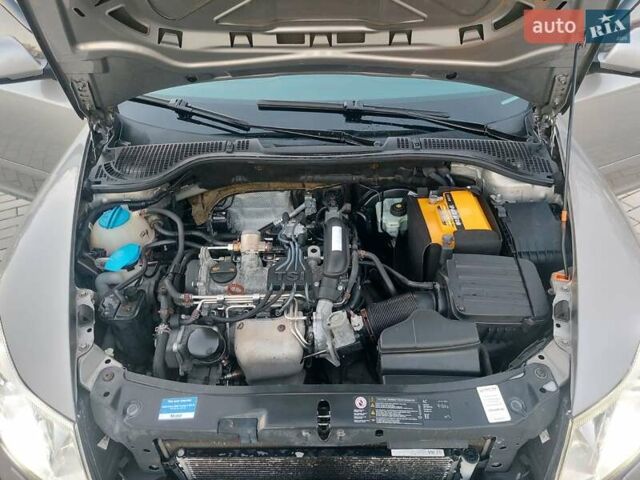 Серый Шкода Октавия, объемом двигателя 1.2 л и пробегом 206 тыс. км за 7300 $, фото 4 на Automoto.ua