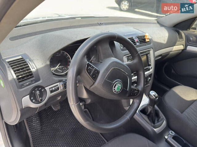 Серый Шкода Октавия, объемом двигателя 1.6 л и пробегом 344 тыс. км за 8700 $, фото 19 на Automoto.ua