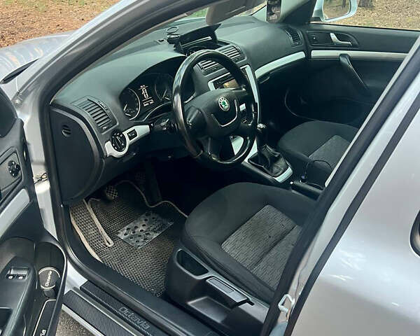 Серый Шкода Октавия, объемом двигателя 1.6 л и пробегом 295 тыс. км за 6800 $, фото 8 на Automoto.ua