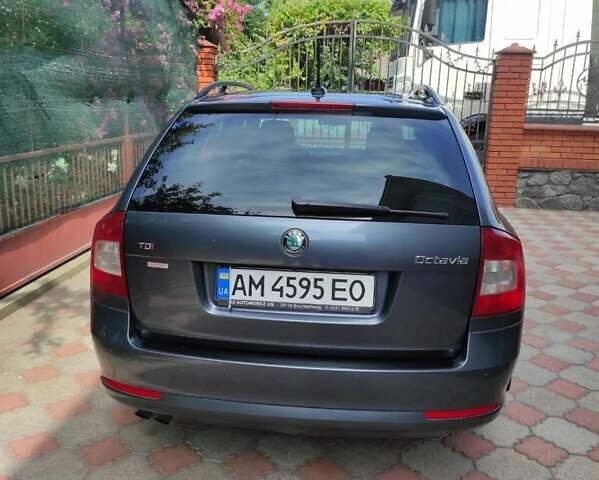 Серый Шкода Октавия, объемом двигателя 2 л и пробегом 212 тыс. км за 10500 $, фото 1 на Automoto.ua