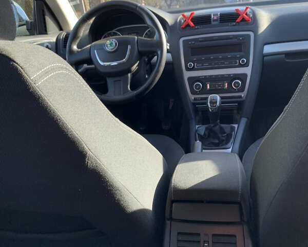 Серый Шкода Октавия, объемом двигателя 1.8 л и пробегом 233 тыс. км за 6800 $, фото 26 на Automoto.ua