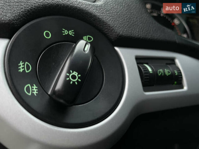 Сірий Шкода Октавія, об'ємом двигуна 1.8 л та пробігом 250 тис. км за 6999 $, фото 12 на Automoto.ua