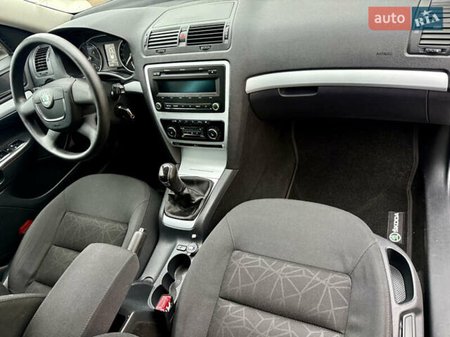 Серый Шкода Октавия, объемом двигателя 1.4 л и пробегом 181 тыс. км за 5999 $, фото 23 на Automoto.ua