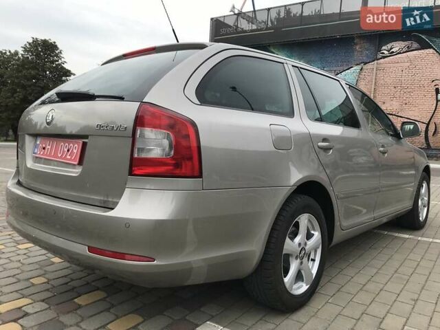 Шкода Октавия 2011 в Луцке на Automoto.ua Серый Шкода Октавия, объемом двигателя 0 л и пробегом 187 тыс. км за 7850 $, фото 13 на Automoto.ua