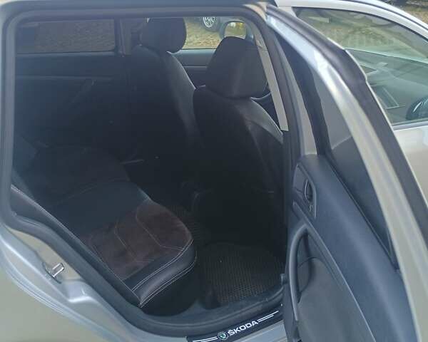 Серый Шкода Октавия, объемом двигателя 1.39 л и пробегом 191 тыс. км за 7400 $, фото 11 на Automoto.ua