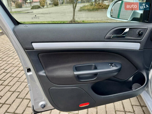 Сірий Шкода Октавія, об'ємом двигуна 1.6 л та пробігом 181 тис. км за 8799 $, фото 8 на Automoto.ua