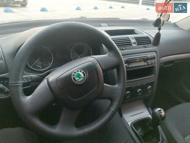 Серый Шкода Октавия, объемом двигателя 1.2 л и пробегом 206 тыс. км за 7300 $, фото 19 на Automoto.ua