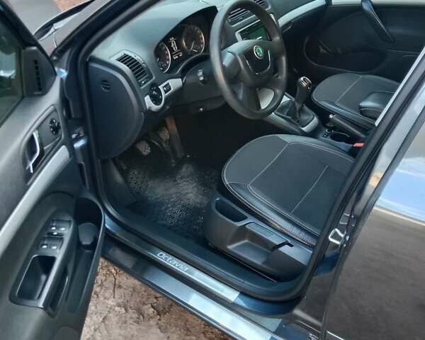 Сірий Шкода Октавія, об'ємом двигуна 1.6 л та пробігом 242 тис. км за 7750 $, фото 24 на Automoto.ua