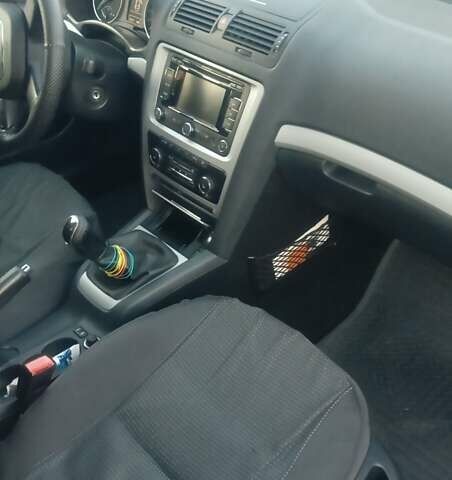 Серый Шкода Октавия, объемом двигателя 1.4 л и пробегом 129 тыс. км за 7100 $, фото 4 на Automoto.ua