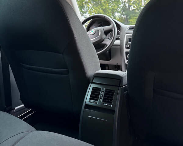 Серый Шкода Октавия, объемом двигателя 1.8 л и пробегом 175 тыс. км за 8700 $, фото 46 на Automoto.ua