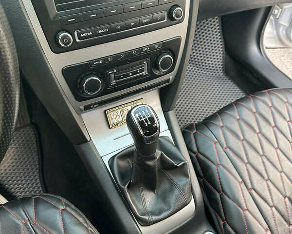 Серый Шкода Октавия, объемом двигателя 1.6 л и пробегом 282 тыс. км за 8200 $, фото 13 на Automoto.ua