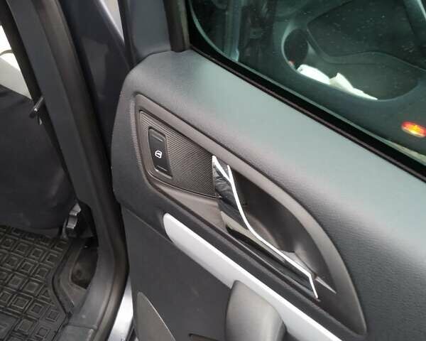 Серый Шкода Октавия, объемом двигателя 1.2 л и пробегом 239 тыс. км за 6000 $, фото 7 на Automoto.ua