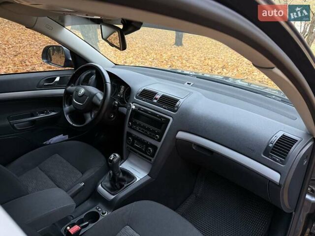 Серый Шкода Октавия, объемом двигателя 1.6 л и пробегом 280 тыс. км за 8000 $, фото 23 на Automoto.ua