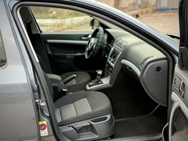 Сірий Шкода Октавія, об'ємом двигуна 1.6 л та пробігом 228 тис. км за 7900 $, фото 5 на Automoto.ua