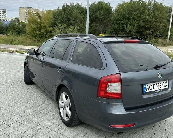 Серый Шкода Октавия, объемом двигателя 1.6 л и пробегом 231 тыс. км за 6850 $, фото 2 на Automoto.ua