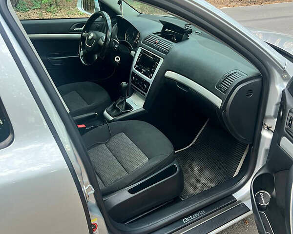 Серый Шкода Октавия, объемом двигателя 1.6 л и пробегом 295 тыс. км за 6800 $, фото 49 на Automoto.ua