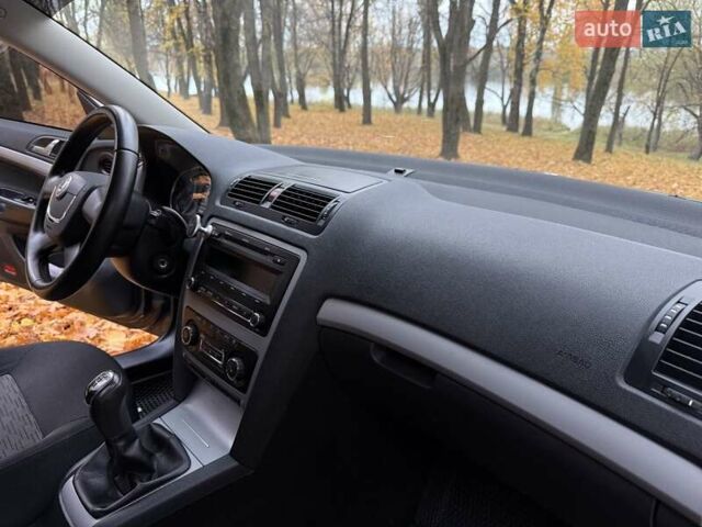 Серый Шкода Октавия, объемом двигателя 1.6 л и пробегом 280 тыс. км за 8000 $, фото 16 на Automoto.ua