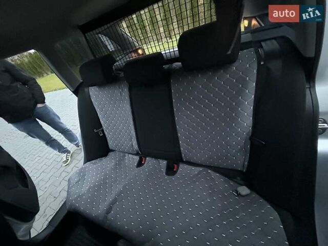 Серый Шкода Октавия, объемом двигателя 1.6 л и пробегом 211 тыс. км за 9449 $, фото 9 на Automoto.ua