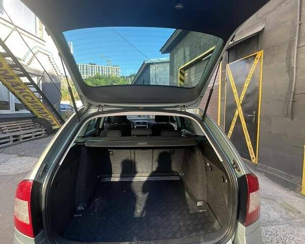 Серый Шкода Октавия, объемом двигателя 1.8 л и пробегом 236 тыс. км за 9600 $, фото 4 на Automoto.ua