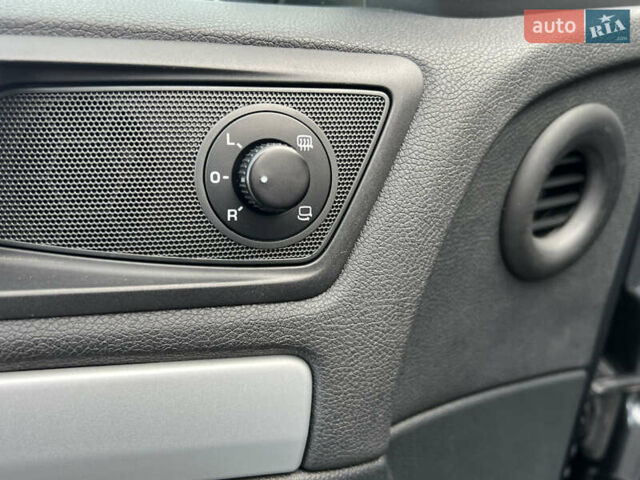 Серый Шкода Октавия, объемом двигателя 2 л и пробегом 211 тыс. км за 13200 $, фото 86 на Automoto.ua