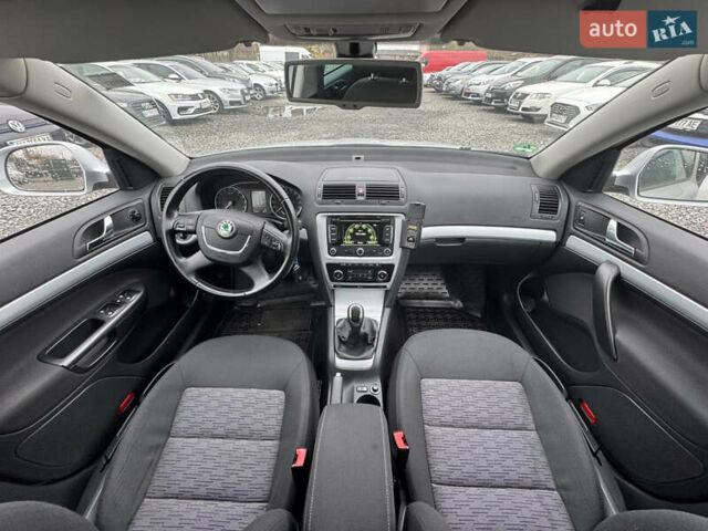 Серый Шкода Октавия, объемом двигателя 1.6 л и пробегом 236 тыс. км за 9900 $, фото 12 на Automoto.ua