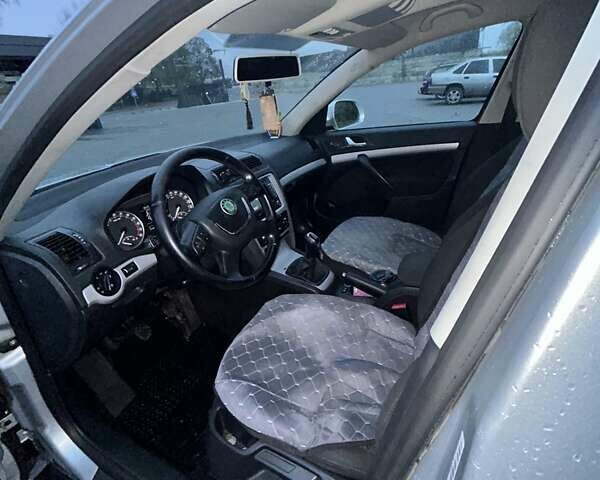 Серый Шкода Октавия, объемом двигателя 1.6 л и пробегом 211 тыс. км за 9449 $, фото 5 на Automoto.ua
